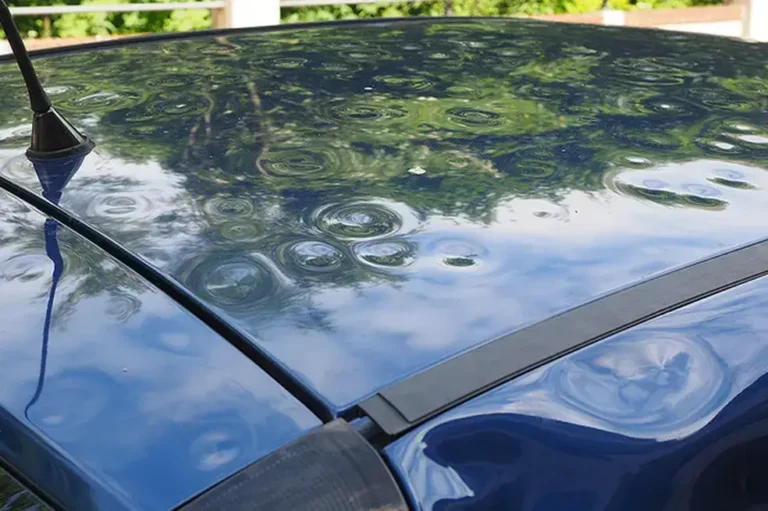 Carro Amassado por Granizo em Porto Alegre: Martelinho ou Seguro?