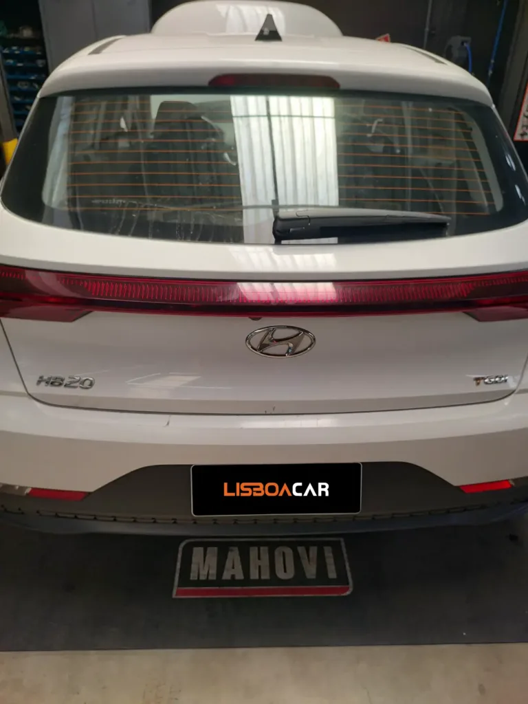 Hyundai HB20 1.0 Turbo GDI 2024 branco traseira na Lisboa Car Center em Porto Alegre — compressor de ar condicionado defeituoso trocado