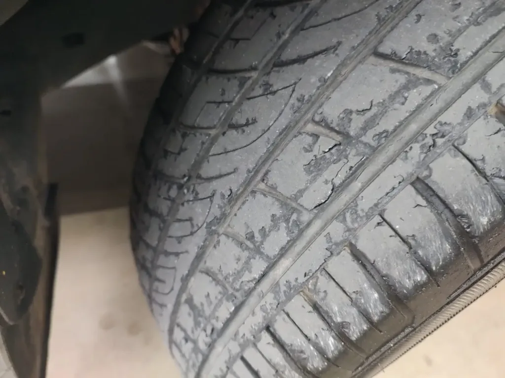 Troca de pneus que estavam carecas 265/60 R18 S10 2024 em Porto Alegre — Lisboa Car Center