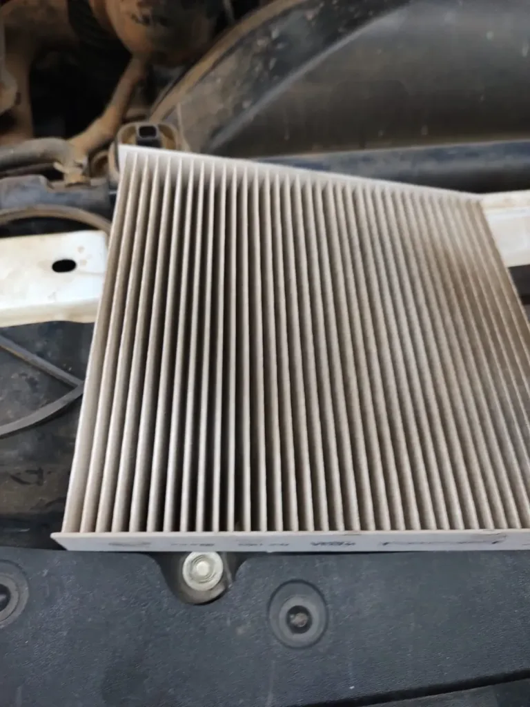 Troca do filtro do ar condicionado em Porto Alegre — Lisboa Car Center