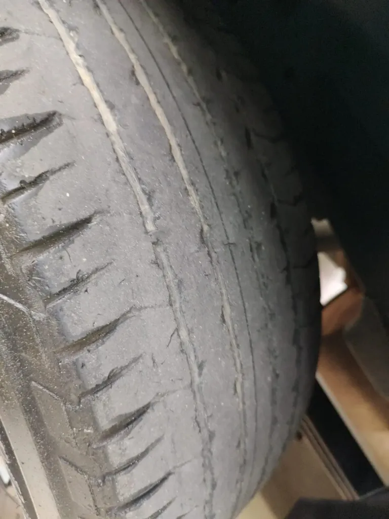 troca de pneus 265/60 R18 S10 2024 em Porto Alegre — Lisboa Car Center