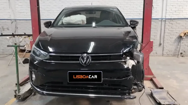 VW Virtus Highline 2025 com Colisão Frontal Lateral em Porto Alegre: Funilaria, Suspensão e Air Bags