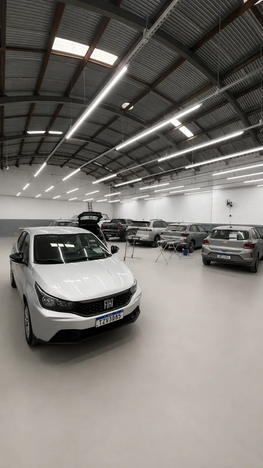 Carros finalizados no salão da Lisboa Car Service