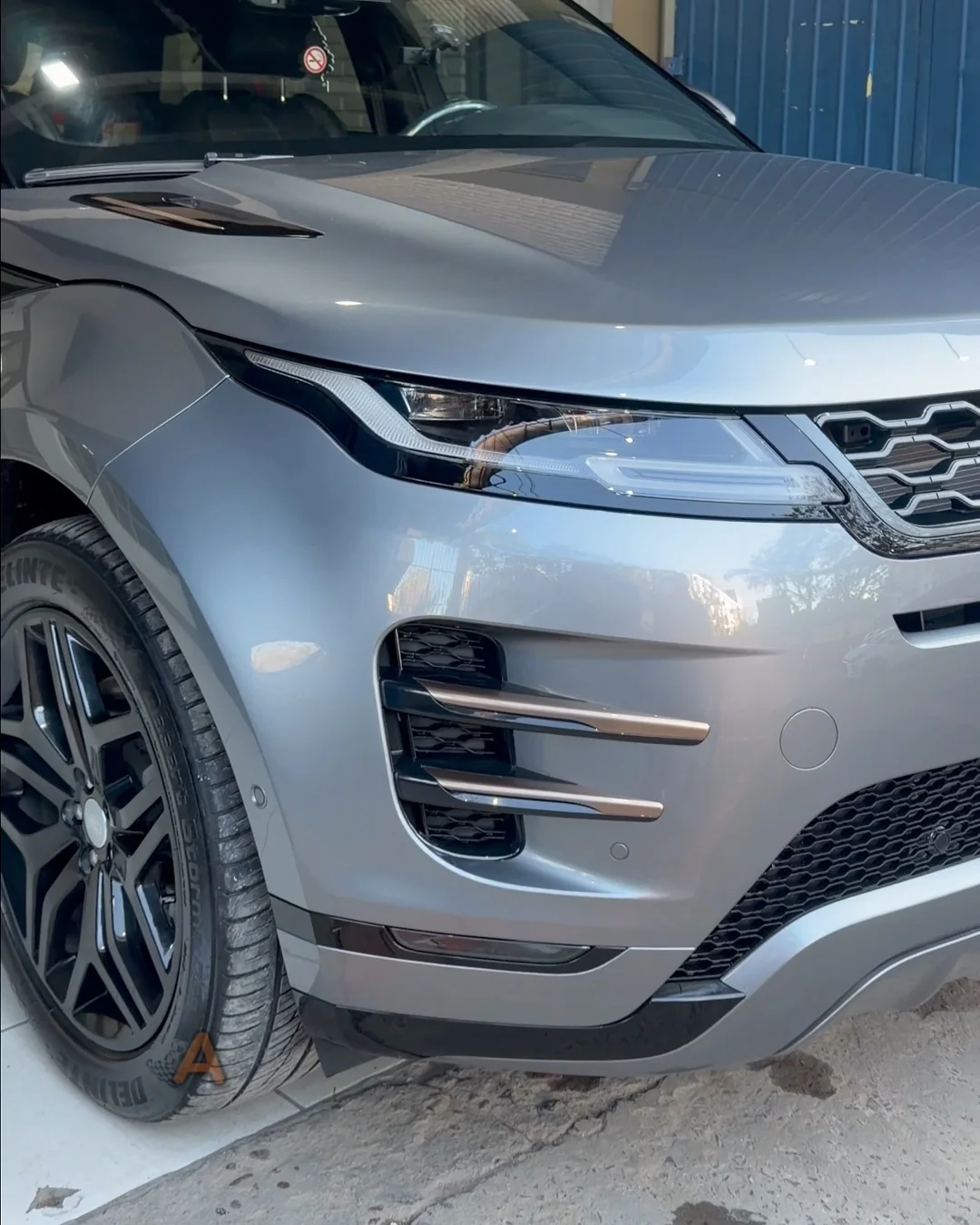 Range Rover Evoque 2020 pronto na Lisboa Car Service após funilaria e pintura, com peças genuínas Land Rover
